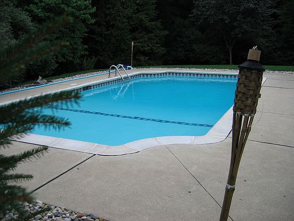 8 ft in ground gunnite pool