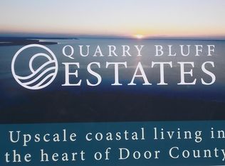 17 Quarry Bluff Ct, Sturgeon Bay, WI 54235
