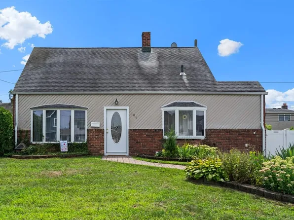 106 Prairie Lane, Levittown, NY 11756
