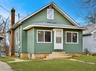 50 Hillcrest Ave, Fox Lake, IL 60020