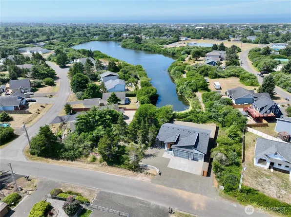 887 Texmar Avenue SW, Ocean Shores, WA 98569