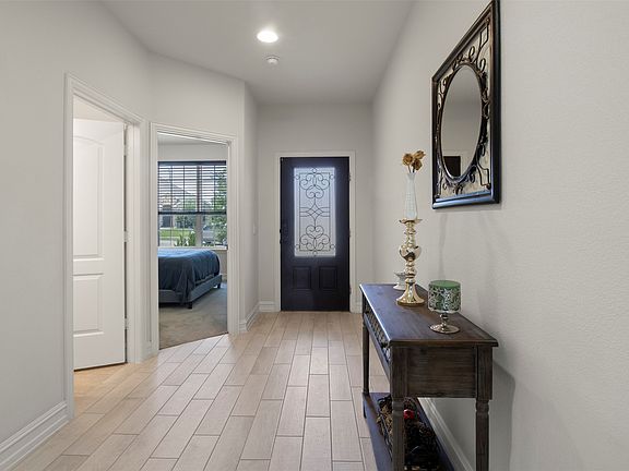 4th image of 3207 Woodford Dr