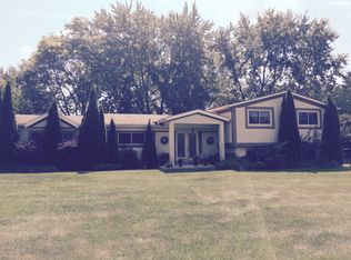 2551 W Wattles Rd, Troy, MI 48098