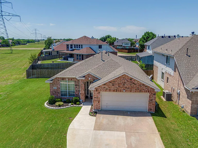 6516 Fairglen Dr — Photo 2