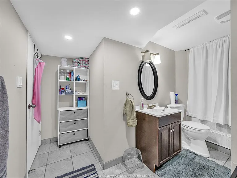2450 McKay Ave — Photo 29