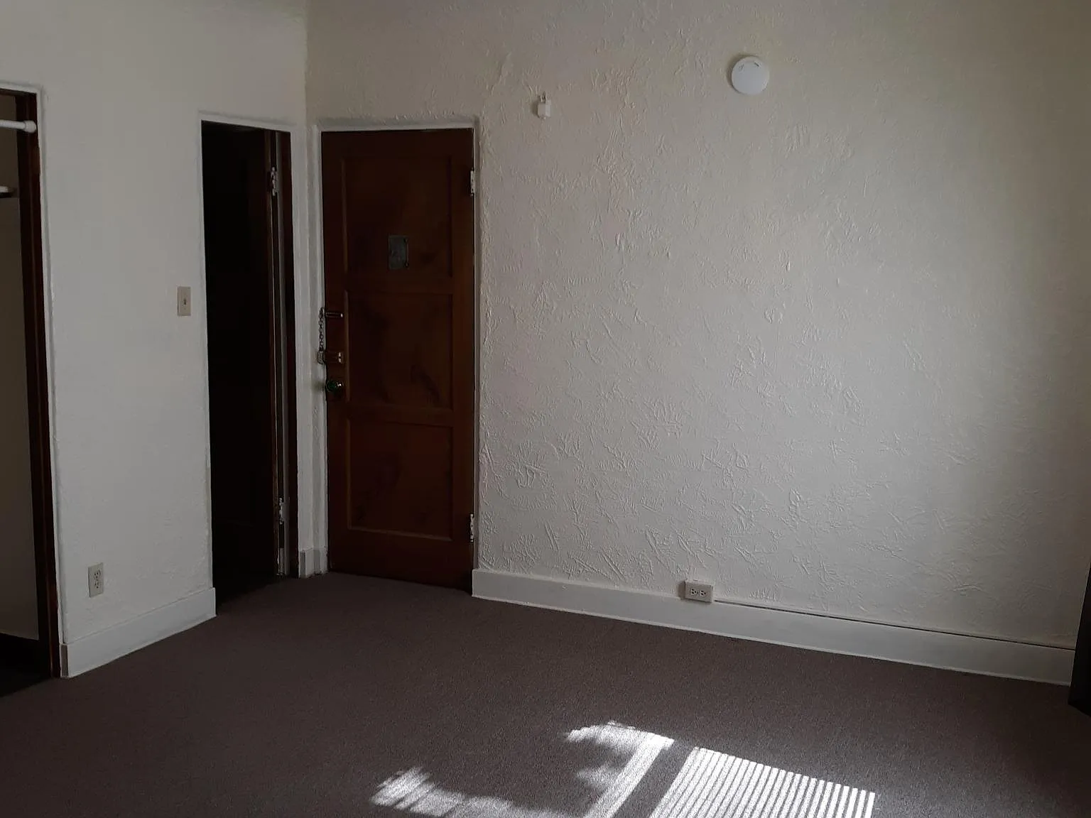 Studio, 326 sqft, $1,160 — Photo 3