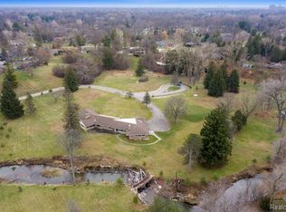 30815 Wendbrook Ln, Beverly Hills, MI 48025