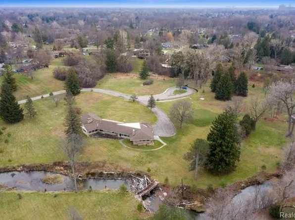 30815 Wendbrook Ln, Beverly Hills, MI 48025