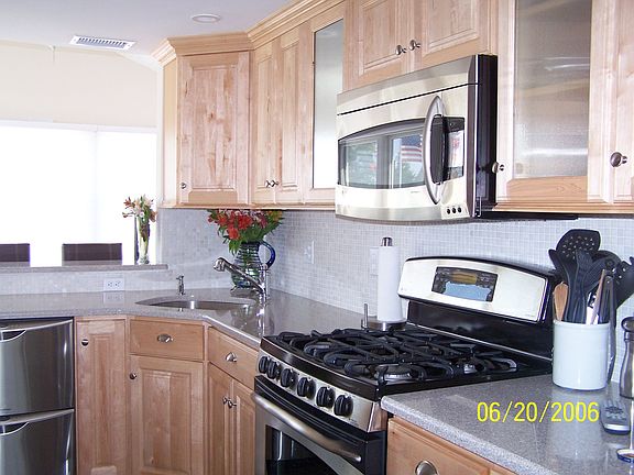 Beautiful kitchen, Quartz, SS Appliances, Pull Outs/Wood Cab