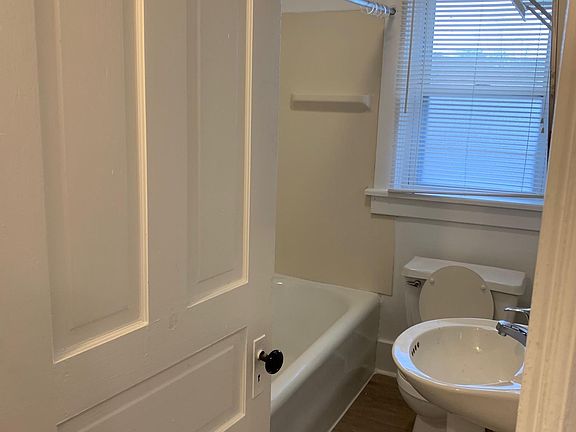 5th image of 1037 Hepburn St Floor 2