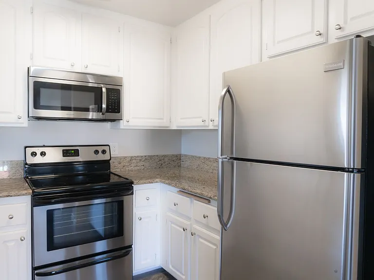 Viewpoint Luxury Apartments — Photo 9