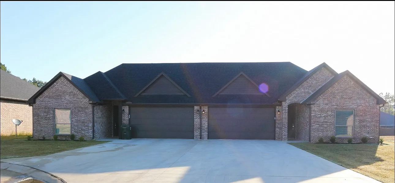 3 bed, 1450 sqft, $1,900 — Photo 2