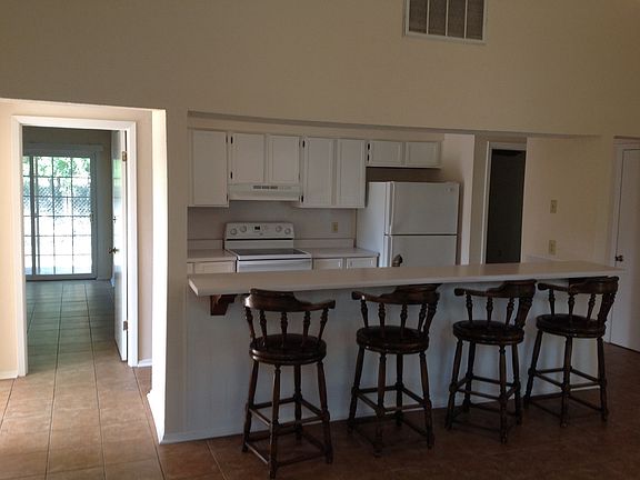 3rd image of 1 Townhouse Cir