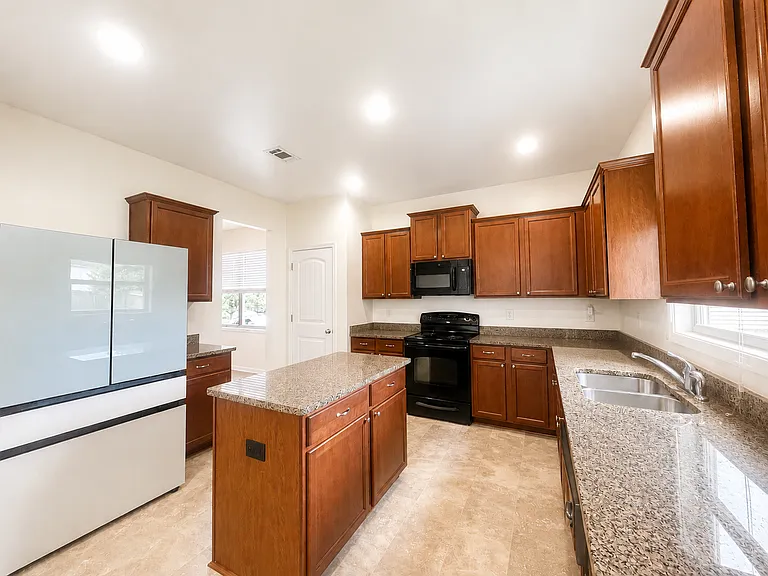 11 Phaeton Ave — Photo 9
