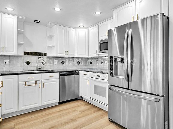 5th image of 3916 Riviera Dr Unit 204