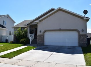 2445 Craig Ln, Syracuse, UT 84075