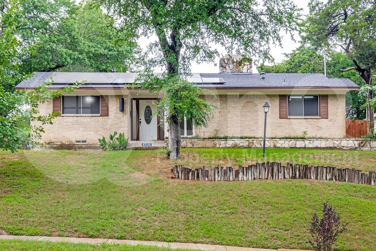 3 bed, 2.0 bath, 1549 sqft, $2,299 — Photo 2
