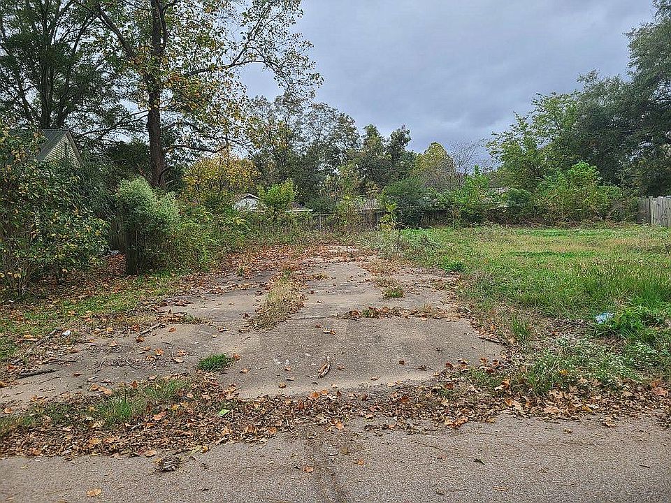 2nd image of 410 Saint Jean