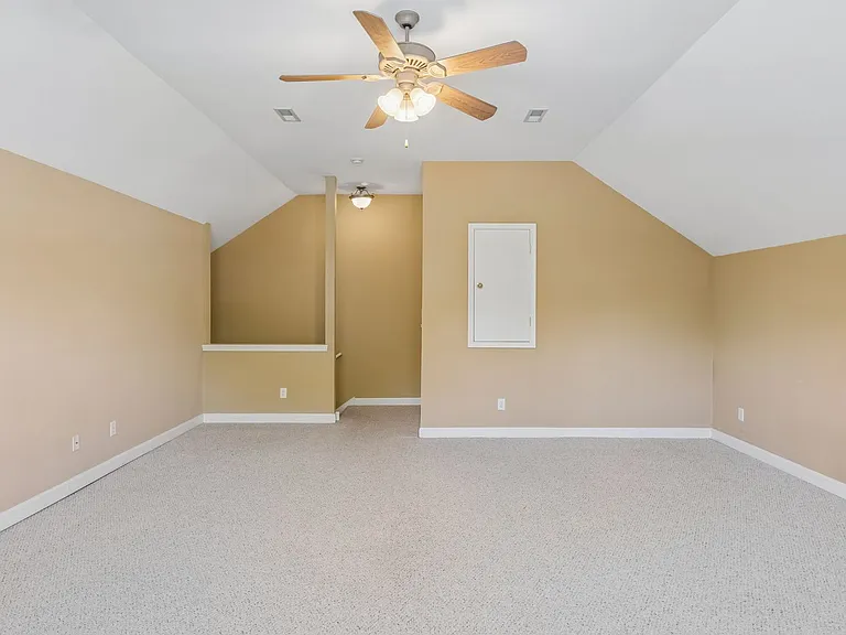 2601 Danbury Cir — Photo 30