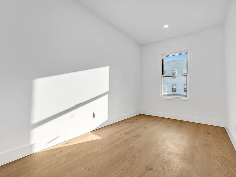 308 Graham Ave #T — Photo 10