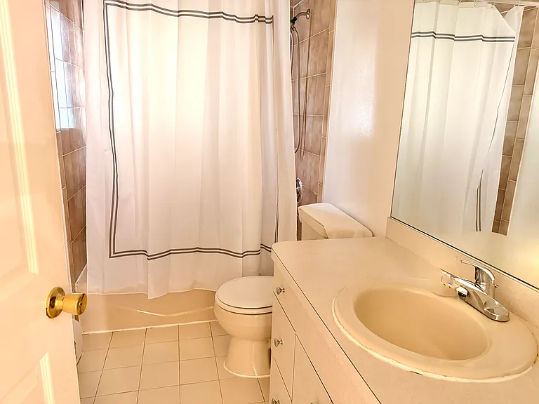 372 Chestnut St — Photo 4