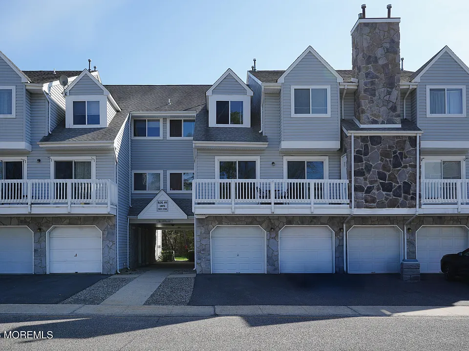 1111 Scarlet Oak Ave #1111