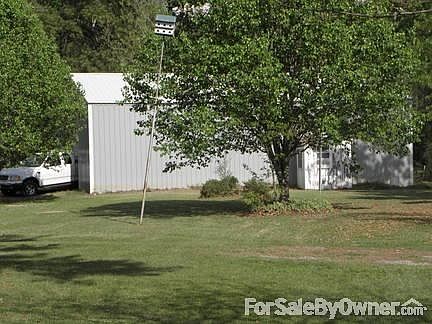 Living area
						:
						Lots of room, a working fire place that will heat the whole house in the winter.