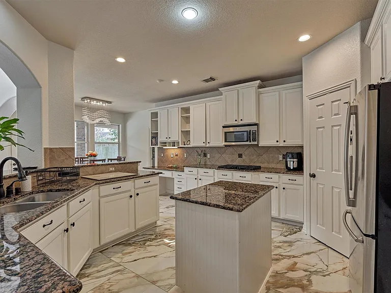 18 Wyckham Cir — Photo 11