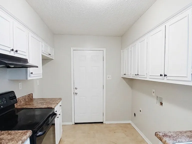 4407 Howardcrest Dr — Photo 6