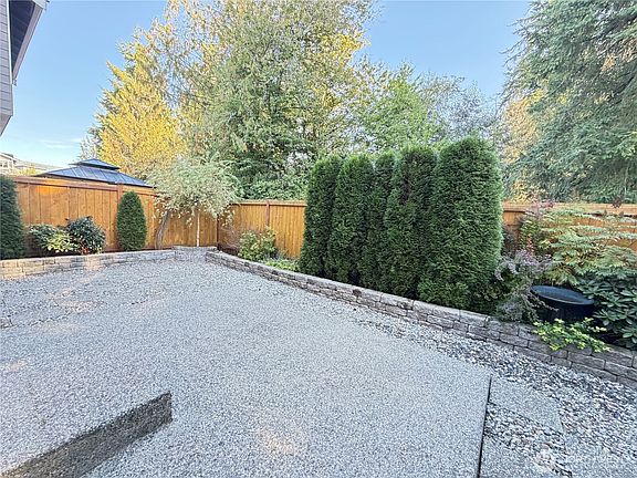 3rd image of 419 Penny Avenue