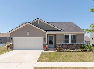 8404 Walnut Hl, Dexter, MI 48130