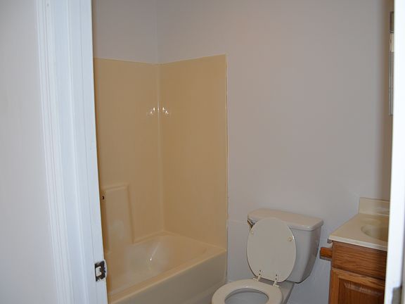 4th image of 969 E Moody Ave