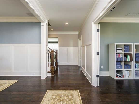 3rd image of 402 Amber Way