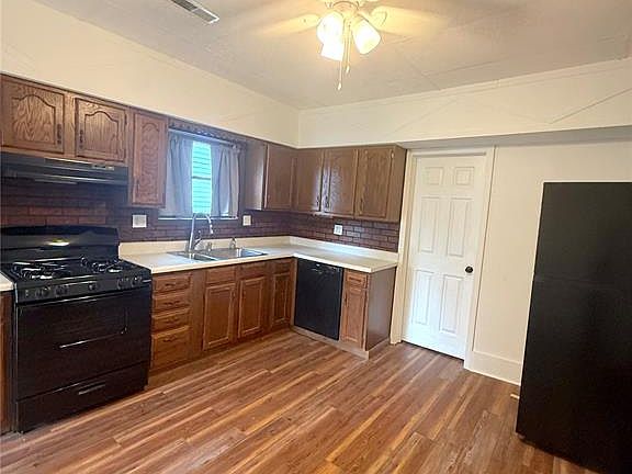 5th image of 511 E Beckemeyer Ave