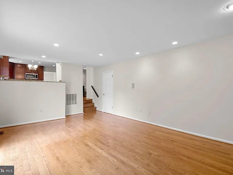 1119 Halesworth Dr — Photo 18