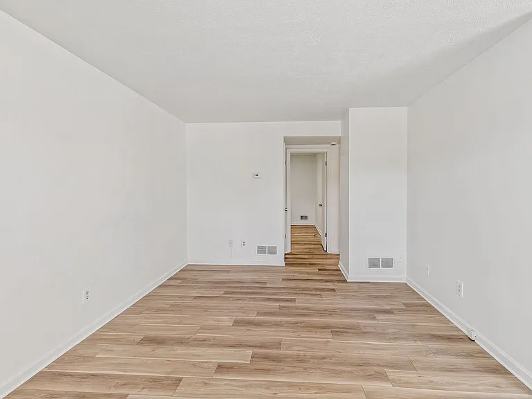 Foreman Apartments — Photo 36