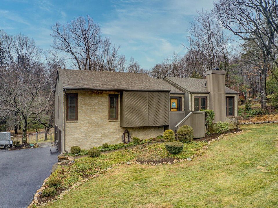 1st image of 7436 Carriage Hills Dr