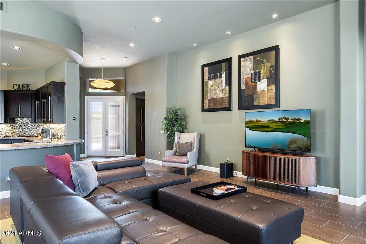 2 bed, 2.0 bath, 2306 sqft, $4,250 — Photo 4