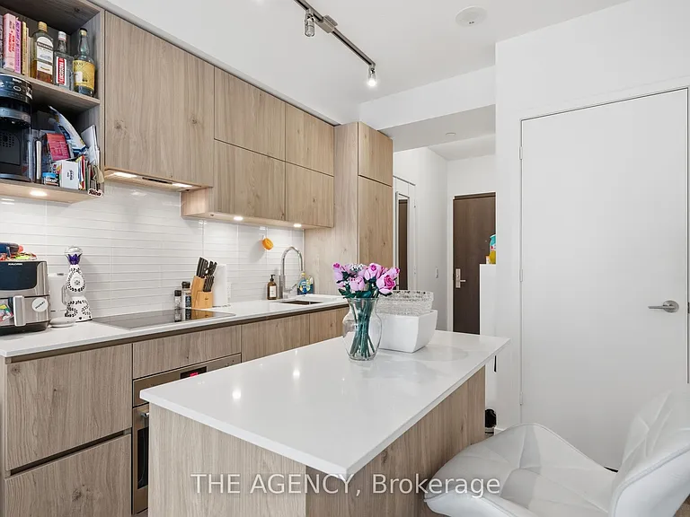 1 Yorkville Ave #804 — Photo 8