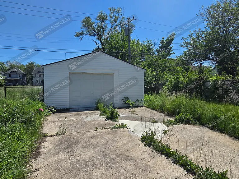 145 Waverly St — Photo 3