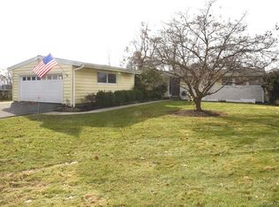 2 Crest Rd, Danbury, CT 06811