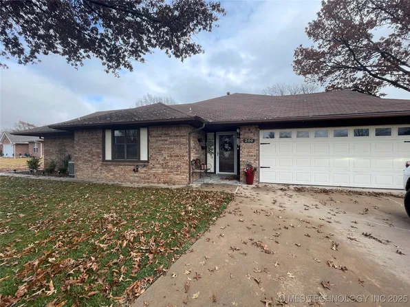 200 Park Hill Dr, Bartlesville, OK 74006