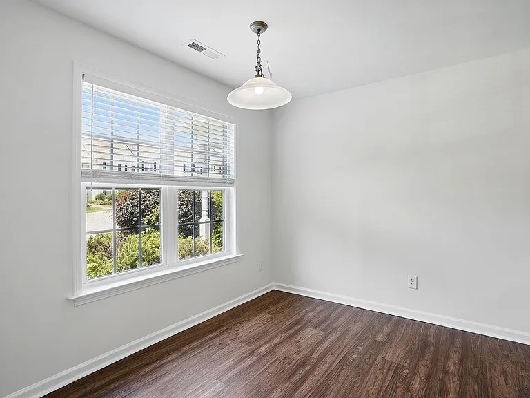 401 Whitehall Ct — Photo 29