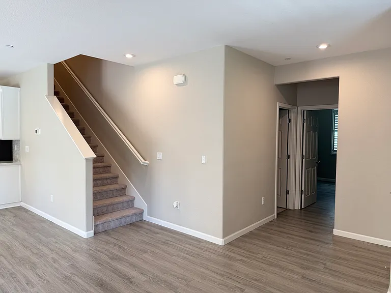 700 Apricot Cir — Photo 11