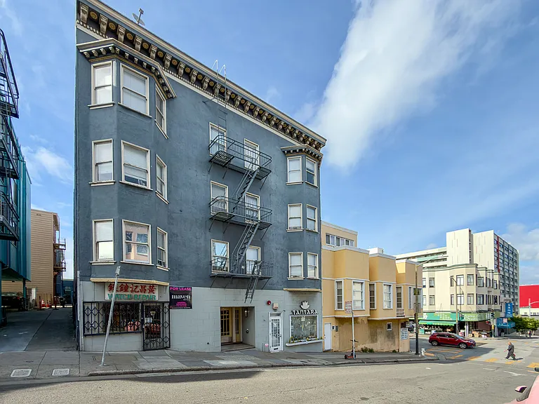 916 Pacific — Photo 12