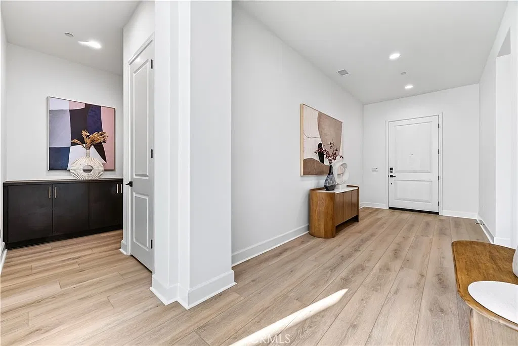5 bed, 5.5 bath, 4212 sqft, $12,000 — Photo 3