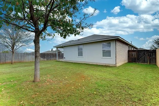 909 Whitley Dr — Photo 11