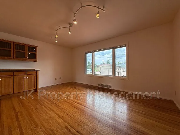 806 Forest Ave — Photo 12