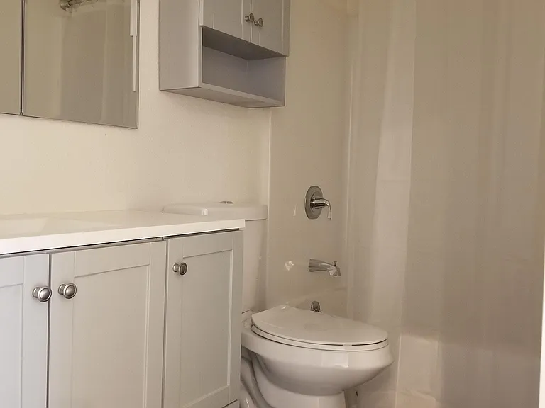 406 S Laurel St — Photo 17