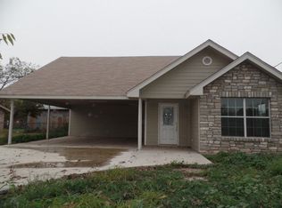 227 N Grove St, Uvalde, TX 78801